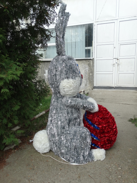 Iepuraş de Paşte - vedere din spate zi